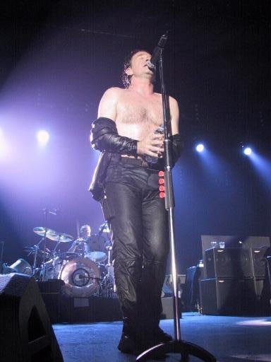 bono-mic-stand.jpg