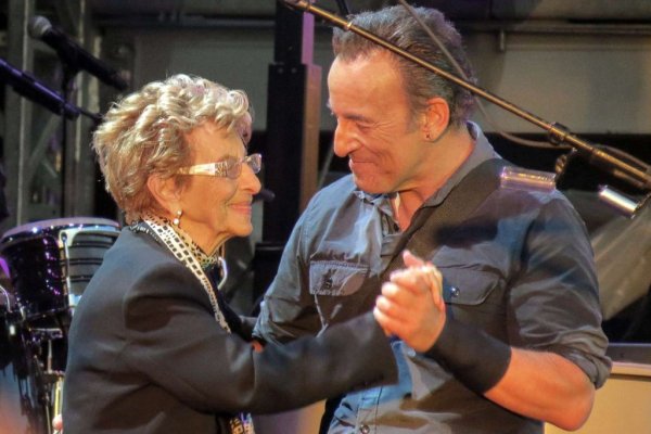 bruce-springsteen-mom-adele-020124-1-6defeb1691544412bab2753fbc860553.jpg