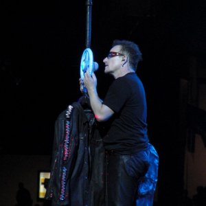 122_Bono_t-shirt_Anaheim_2_6-18-2011_cpenyak_6