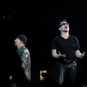 127_Bono_t-shirt_Anaheim_2_6-18-2011_cpenyak_11