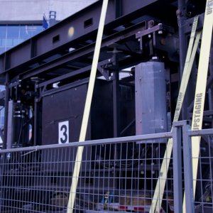 hydraulic unit for video screens - u2 - rogers centre 9july11