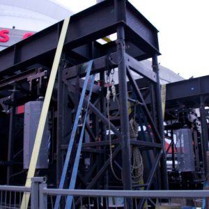 hydraulic unit for video screens - u2 - rogers centre 9july11