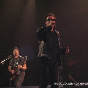 Bono_Edge_4_28_05_Vancouver_Interference_