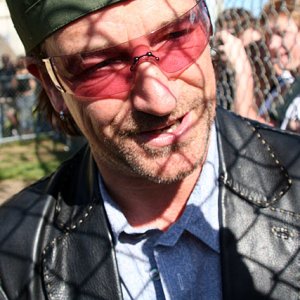 Bono signing
