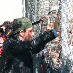 Bono signing