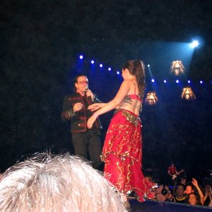 Bono_dancing_with_girl