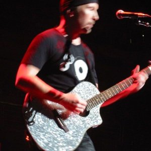 Edge's cool guitar!