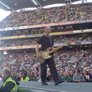 Stuart soundchecking Fender Jazz gold sparkle