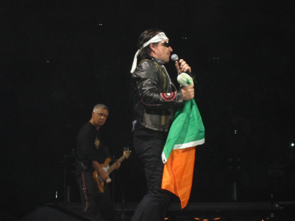 A fan gave Bono an Irish flag-a touching moment.