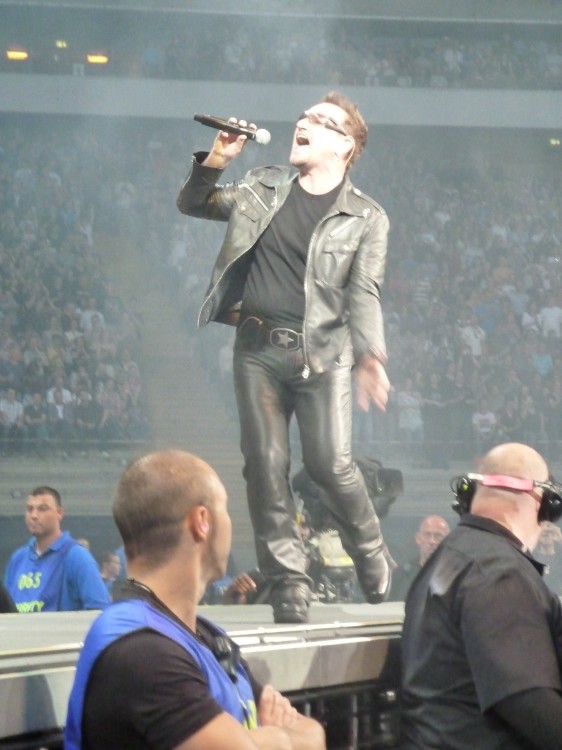 Bono doing his opening round
