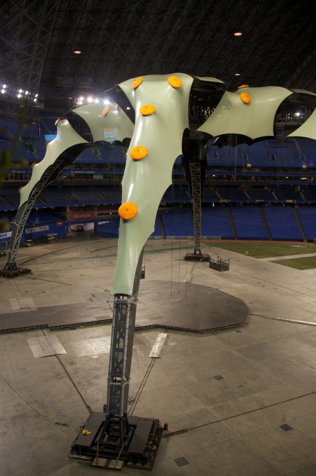 just the claw in rogers centre 9july11