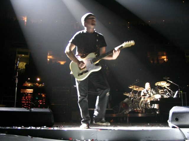 u2sanjose4-9-05_054