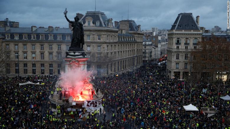 181208151227-10-paris-protests-1208-exlarge-169.jpg