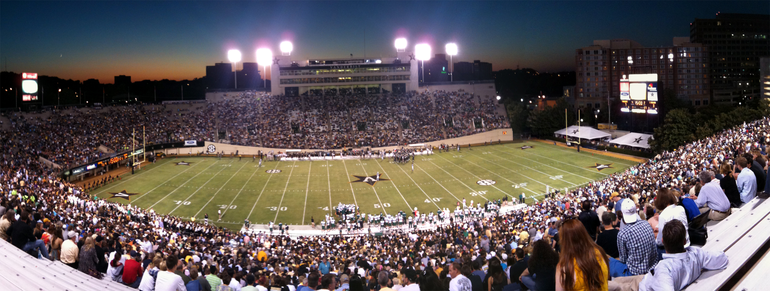 Vanderbilt_Stadium_panorama.jpg