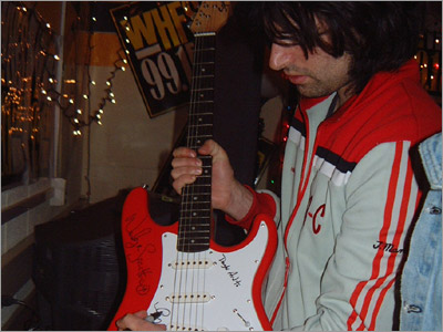 peteyorn-guitar.jpg