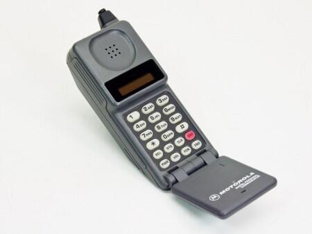 motorola-ihdt5rd1-dpc550-cell-series-vintage-1990s-cell-phone-841-450x337.jpg