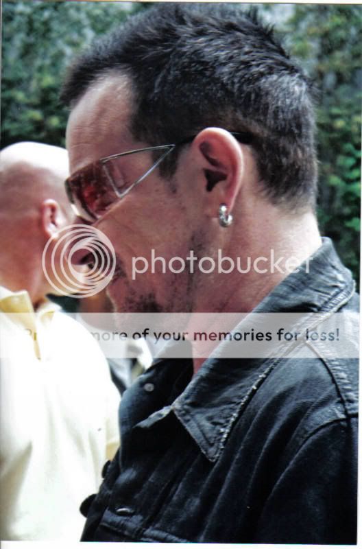 Bono321Nov06.jpg