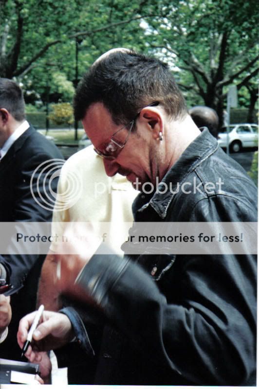 Bono421Nov06.jpg