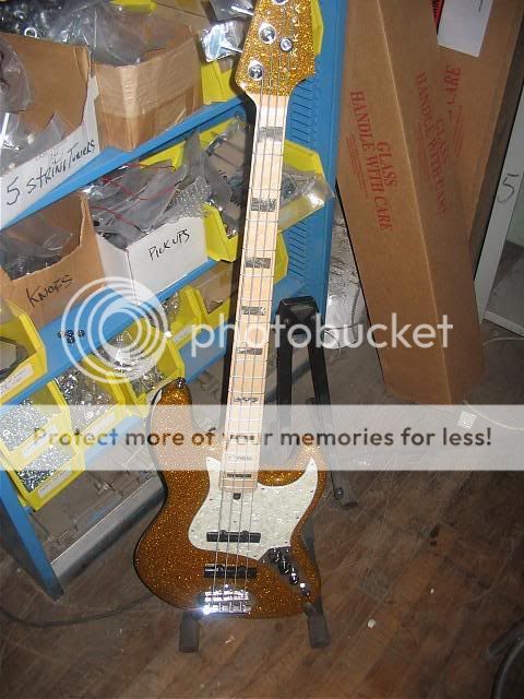 Lakland-gold_sparkle-jazz_style_bas.jpg