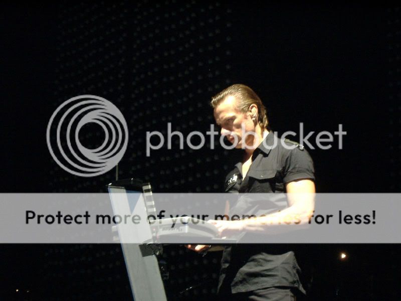 800px-Larry_Mullen_jr_cc20.jpg