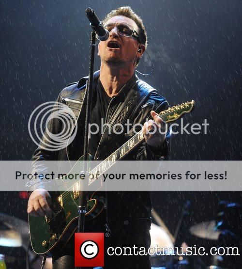 bono-u2teleglastonbury6-24-2011.jpg