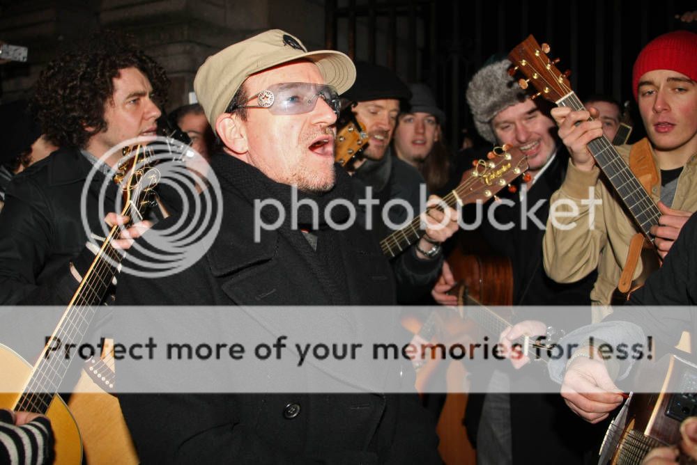 bonobuskingdublin12-24-2011glenhansardMundyDeclanORourkeHothouseFlowersLiamOMaonlai24.jpg