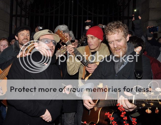 bonobuskingdublin12-24-2011glenhansardMundyDeclanORourkeHothouseFlowersLiamOMaonlai5.jpg