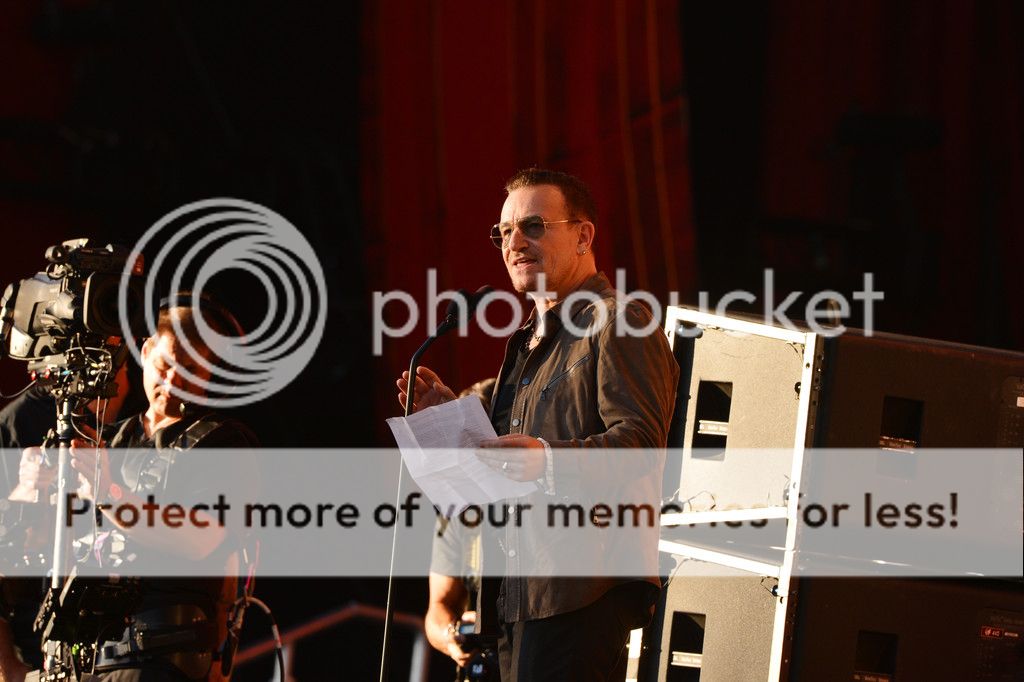 Bono2013GlobalCitizenFest9-28-2013NYC3.jpg~original