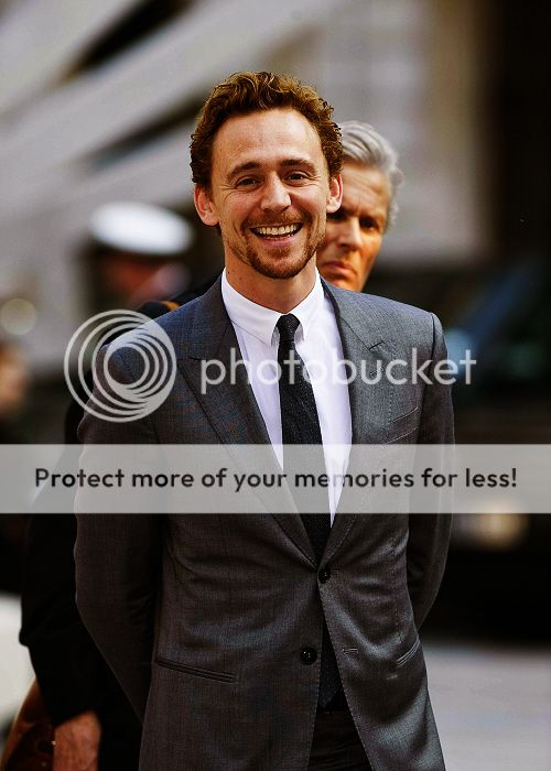 TomHiddlestonsmile.jpg