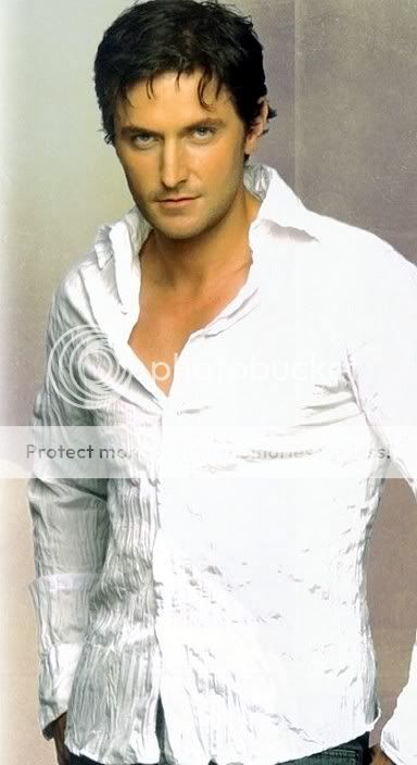 Richard_Armitage_in_white.jpg