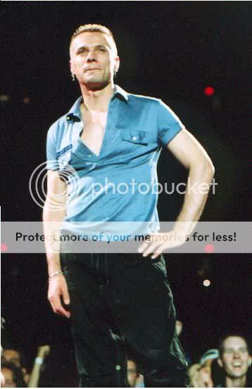 2001-U2ElevationTour-1stLegNorthAme.jpg