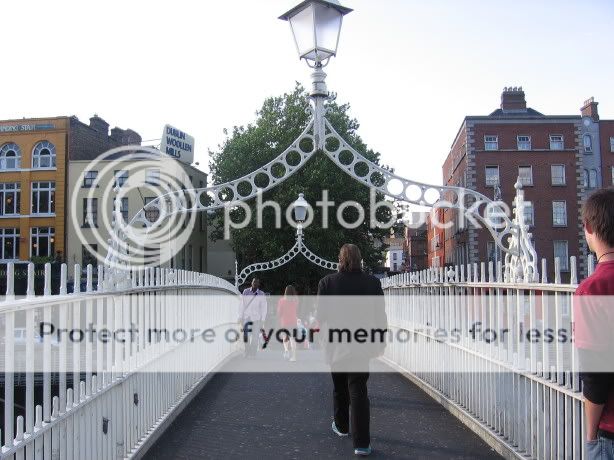 070409Dublin-HaPennyBridge.jpg