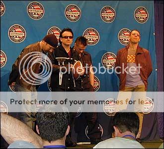 u2_group_sb2002.bmp