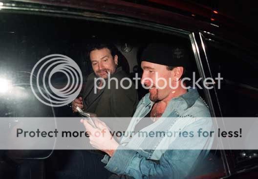 U2-Pic-80U2BonoandEdgeleavingTheHotPressAwardsDublin1994.jpg