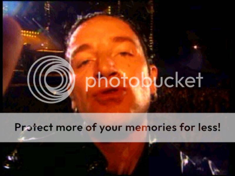 Bono-zoo_tv_kissing_camera6.jpg