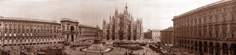 800px-Piazza_and_cathedral_milan_italy_1909.jpg
