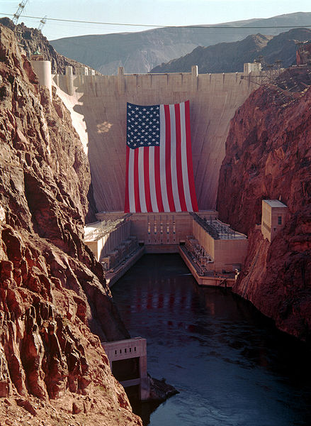 439px-Hoover_dam_with_large_American_flag.jpg