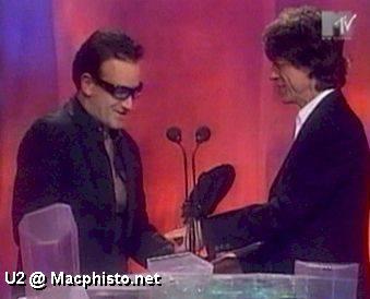 ema1999_bono_free_your_mind_award05.jpg