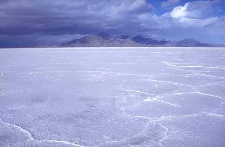 salt_flats_bonneville_utah_usa.jpg